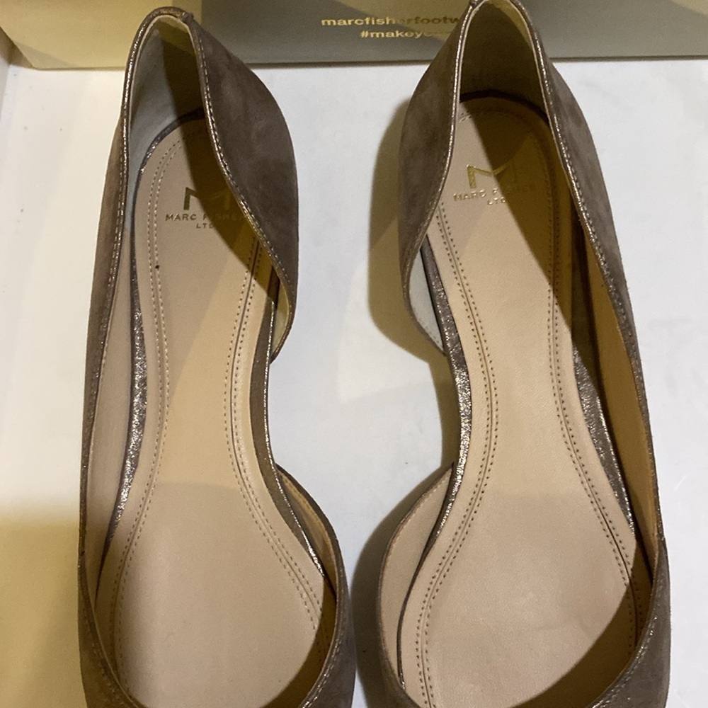 Marc Fisher LTD Sunny Women's Metallic Ballet Flats with Closed Toe and Low Heel - Picture 3 of 6